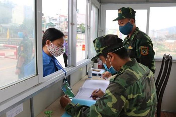 Người qua lại khu vực biên giới phải khai báo và quản lý nhân thân