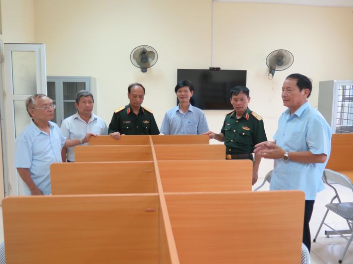 Lãnh đạo Quân khu 2 trao trang bị phòng đọc sách tặng Trung tâm Bảo trợ xã hội, Hội Nạn nhân chất độc da cam/dioxin Việt Nam.