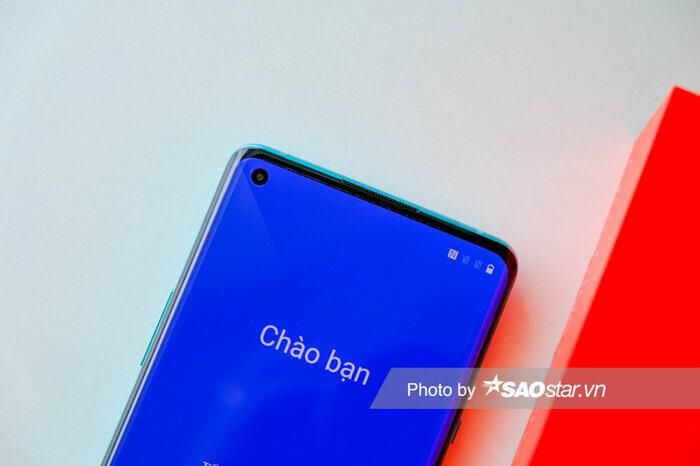 Hình ảnh OnePlus 8 Pro tại VN. Hiện chưa rõ nó được bán với giá bao nhiêu.