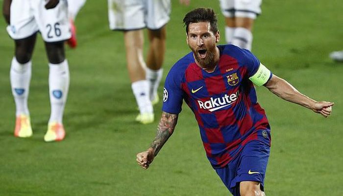 Messi ăn mừng bàn thắng vào lưới Napoli.