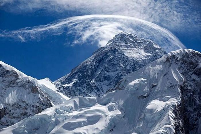Với độ cao 5.360 m, Everest Base Camp, Nepal là điểm cao nhất thế giới được lắp đặt Wi-fi miễn phí, với mục đích tạo điều kiện về thông tin liên lạc cho các nhà leo núi và du khách cũng như để hỗ trợ công tác tìm kiếm cứu hộ.