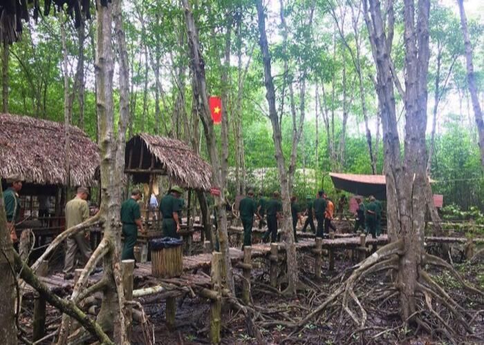 Trở lại chiến khu. Ảnh tư liệu