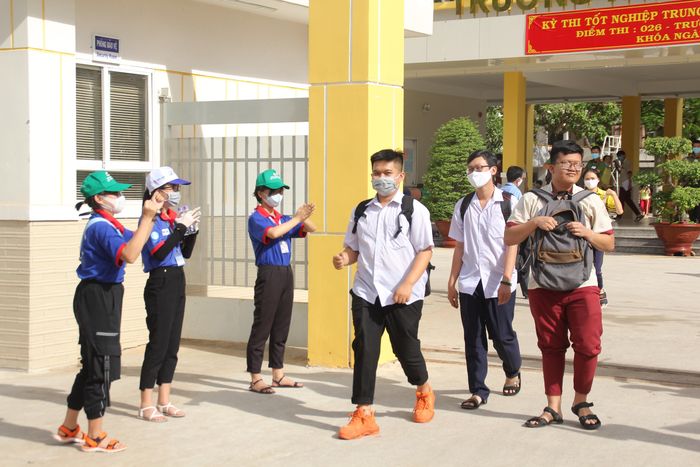 Gửi lời chúc đến thế hệ đàn em trước và sau mỗi buổi thi