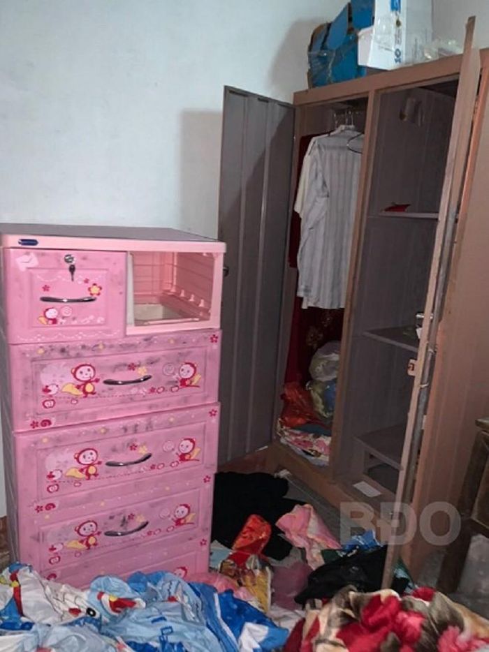  Tủ quần áo nhà ông Tin bị lục tung. Ảnh Báo Bình Định.