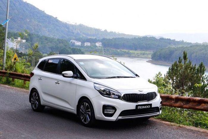 Doanh số bán ra của Kia Rondo vẫn khá lẹt đẹt, chỉ chưa đến 100 chiếc mỗi tháng
