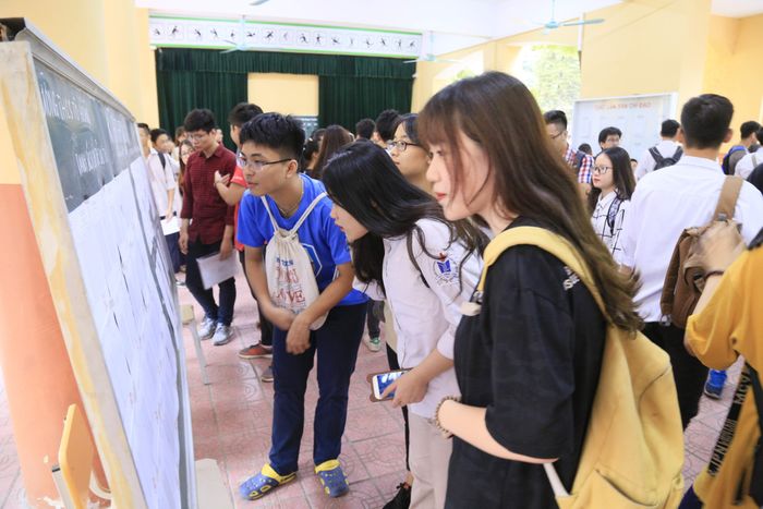Kỳ thi năm nay được đánh giá là “dễ thở” so với lực học của các em. Ảnh: Phạm Quang Vinh.