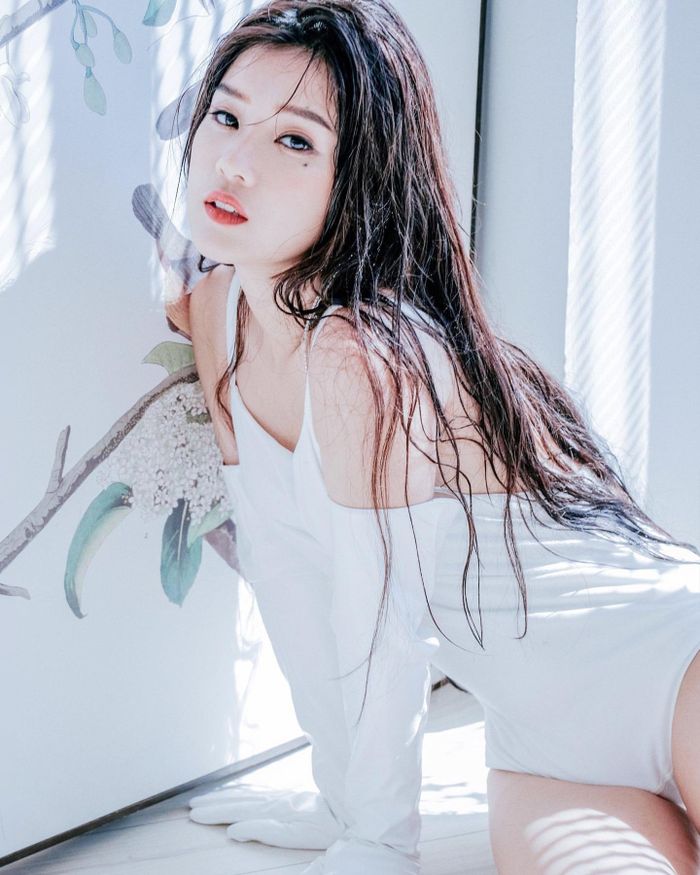 Hoàng Yến Chibi chuyển hướng sang hình ảnh gợi cảm kết hợp cá tính. Ảnh: NV cung cấp.