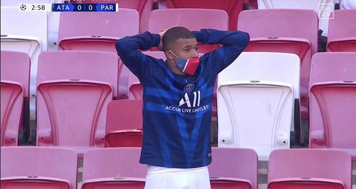 Phản ứng của Mbappe khi chứng kiến pha bỏ lỡ của Neymar