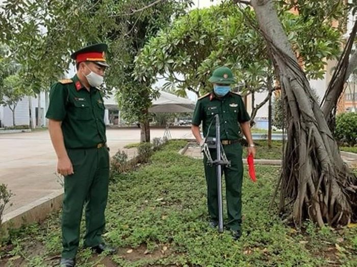 Lực lượng quân đội làm nhiệm vụ rà phá bom mìn