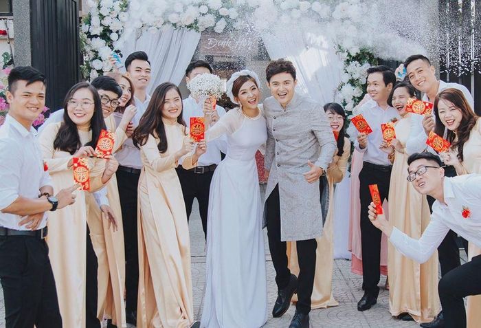 Quyết định tổ chức đám cưới của cả 2 nhận được nhiều lời chúc phúc từ bạn vè và người thân. 