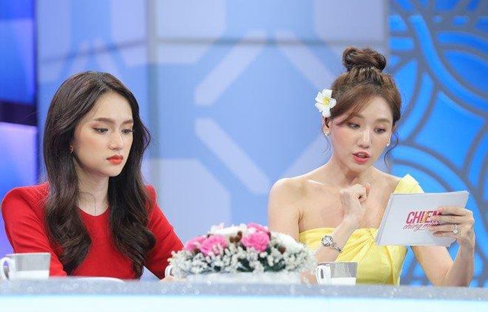 Nhân đây, Hari Won cũng đề cập tới lùm xùm xung quanh mối tình của mình: "Đến giờ này rất nhiều người vẫn nhắc tới chuyện anh Thành có phải người thứ 3 hay không".