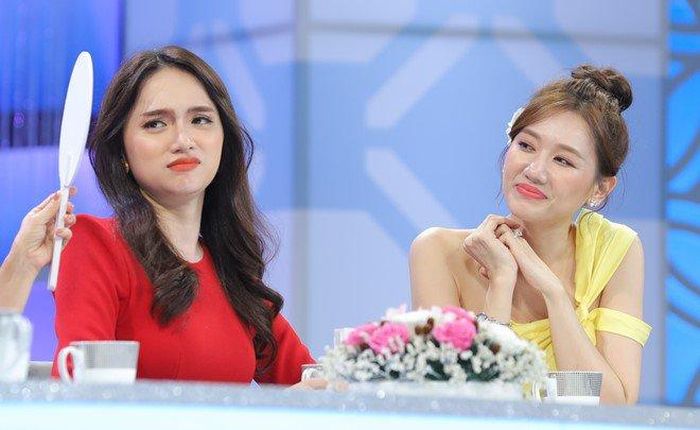 Ngồi cạnh hội chị em thân thiết của mình, Hari Won đã tiết lộ những điều mà MC quốc dân này từng trải qua để chinh phục được cô nàng. 