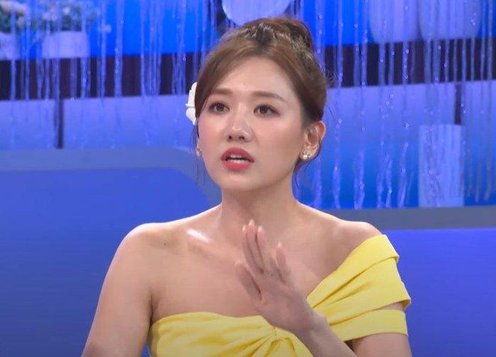 Tại chương trình, Hari Won lần đầu tiên lên tiếng một cách chính thức nhằm bênh vực chồng và khẳng định: “Trấn Thành không phải là người thứ 3”. 