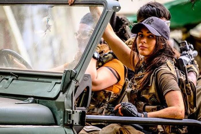  Đội trưởng Samantha xinh đẹp và thông minh là hy vọng của cả nhóm thoát khỏi nanh vuốt của hai thế lực kẻ thù.