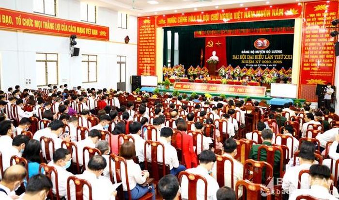 Toàn cảnh phiên trù bị Đại hội đại biểu Đảng bộ huyện Đô Lương, nhiệm kỳ 2020-2025. Ảnh: Nguyên Nguyên