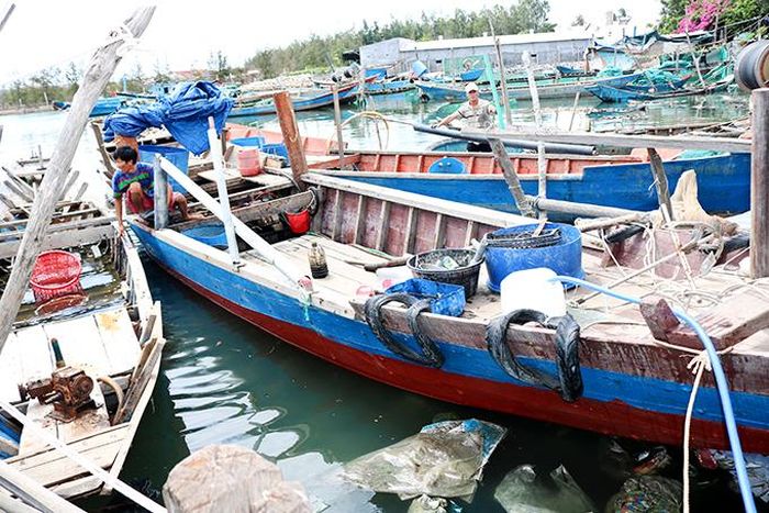  Cư dân làng chài bám biển thu nhập bấp bênh. 