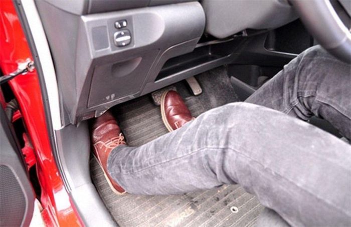 Côn ô tô (hay còn gọi là bộ ly hợp) chính là cầu nối giữa động cơ và hộp số