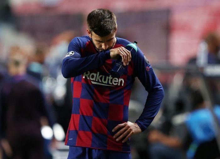 Gerald Pique không đổ thừa Setien. Ảnh: Reuters