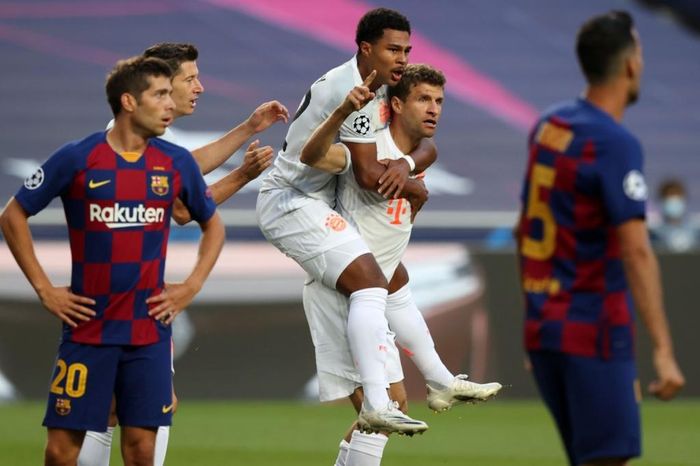 Ở pha lập công thứ 2, Mueller có pha cắt mặt quyết đoán để hạ gục thủ thành Ter Stegen sau đường căng ngang của Joshua Kimmich. 