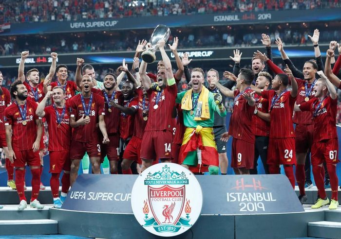  Nếu Man City và Man Utd vô địch Champions League hoặc Europa League, họ sẽ phải chơi trận Siêu cúp châu Âu vào ngày 24/9. Chung kết Champions League diễn ra vào ngày 23/8, chung kết Europa League diễn ra vào ngày 21/8 (giờ Lisbon). Ảnh: Getty. 