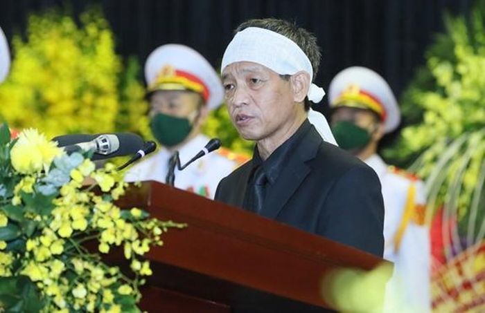 Đại diện gia đình, ông Lê Minh Diễn, con trai nguyên Tổng Bí thư Lê Khả Phiêu phát biểu cảm tạ.