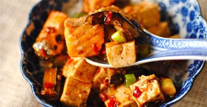 Nếu bạn có tiền sử thiếu máu thì hãy tránh ăn nhiều đậu phụ