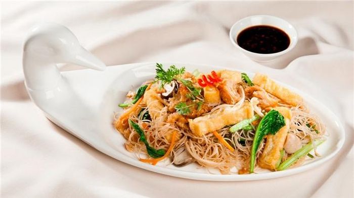 Hủ tiếu xào đậu phụ