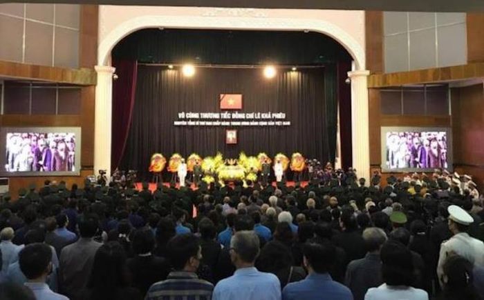 Lễ viếng nguyên Tổng Bí thư Lê Khả Phiêu tại Thanh Hóa.