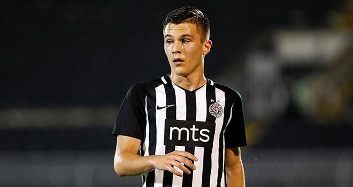 Filip Stevanovic cập bến MU với giá 12 triệu euro