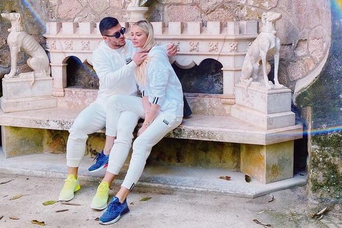 Hồi tháng 3, Jovic cùng các đồng đội được khuyên tự cách ly 2 tuần ở Tây Ban Nha sau khi một cầu thủ bóng rổ của Real Madrid dương tính với virus corona. Tuy nhiên, tiền đạo người Serbia đã phớt lờ lời cảnh báo để trở về quê nhà dự sinh nhật bạn gái.