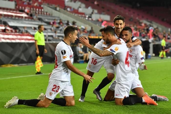 Nhưng trước khi hiệp 1 kết thúc, Sevilla đã kịp gỡ hòa 1-1