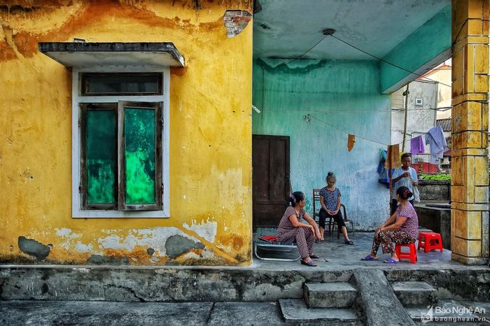 Không riêng anh Kha Văn Giáp, “xóm chạy thận” còn có 11 người cùng hoàn cảnh tương tự. Họ đều là những người ở vùng sâu, vùng xa có hoàn cảnh khó khăn, đến đây thuê trọ để chữa bệnh. Bình thường, một ngày họ đi chạy thận, một ngày làm thuê, chạy xe lai, nhặt ve chai... để trang trải cuộc sống. Ảnh: Hải Vương