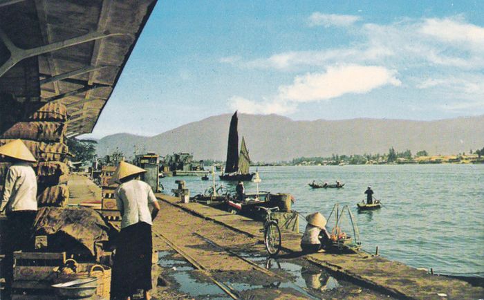Ga Chợ Hàn thập niên 1960. Đến những năm 1990, nhà ga này được dỡ bỏ để phục vụ cho việc quy hoạch tuyến đường ven sông Hàn.