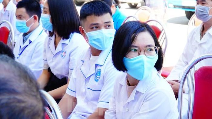 Nhiều y, bác sĩ TT-Huế tham gia đoàn y tế tình nguyện đã hứa hỗ trợ Đà Nẵng chống xong dịch COVID-19 mới quay về nhà.