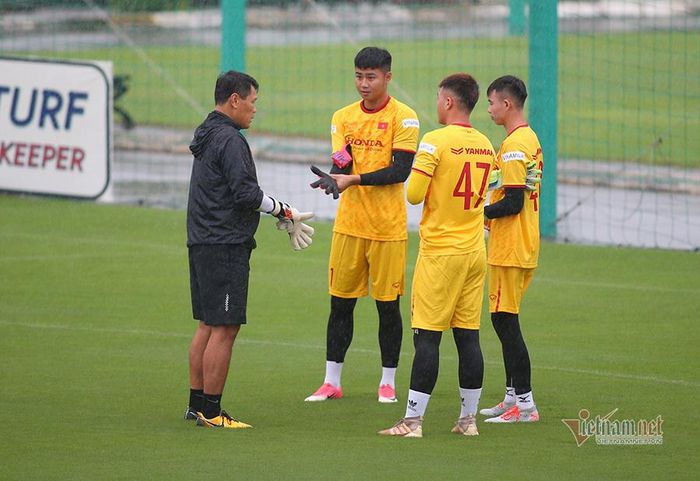 Do thầy Park triệu tập 5 thủ môn nên ông gọi trở lại HLV thủ môn Nguyễn Đức Cảnh