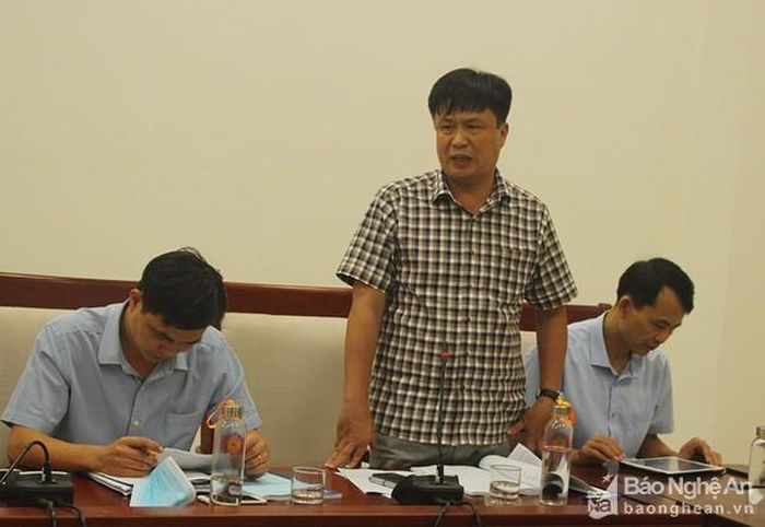 Phó Chủ tịch UBND huyện Thanh Chương Lê Đình Thanh đề nghị ưu tiên phát triển dê chăn thả. Ảnh: Phú Hương
