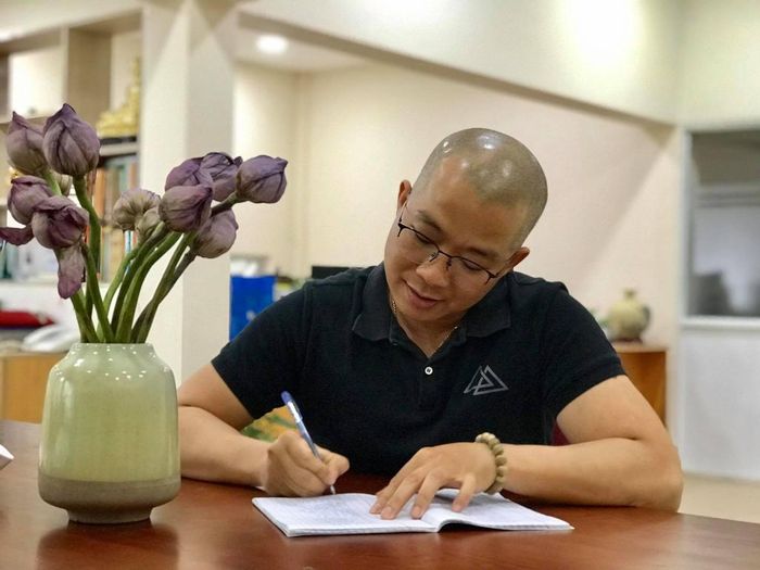  Tác giả Lưu Đình Long. Ảnh: Nguyễn Thị Danh Danh. 