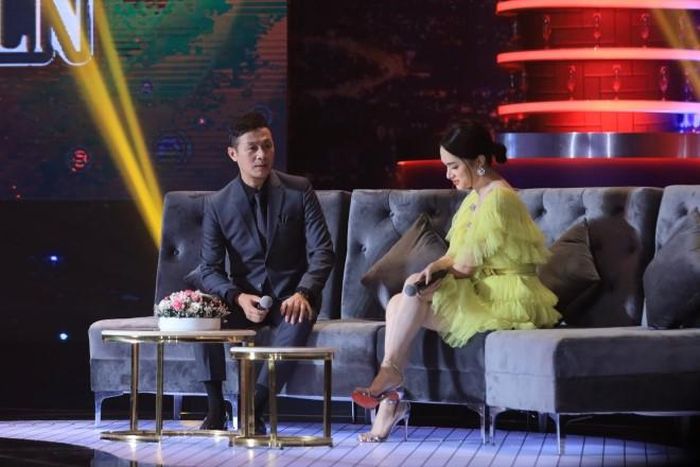 Hương Giang lấn sân làm MC