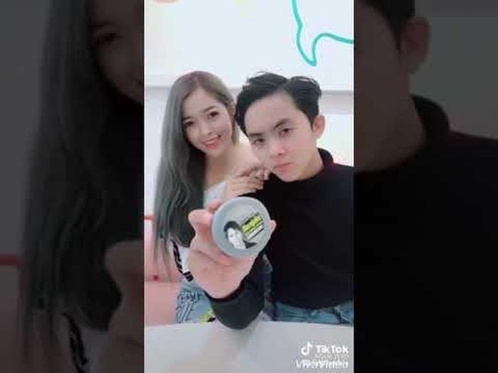 Linh Barbie và Công Phi là cặp đôi đúng chuẩn "trai xinh gái đẹp" của làng Tik Tok Việt Nam.