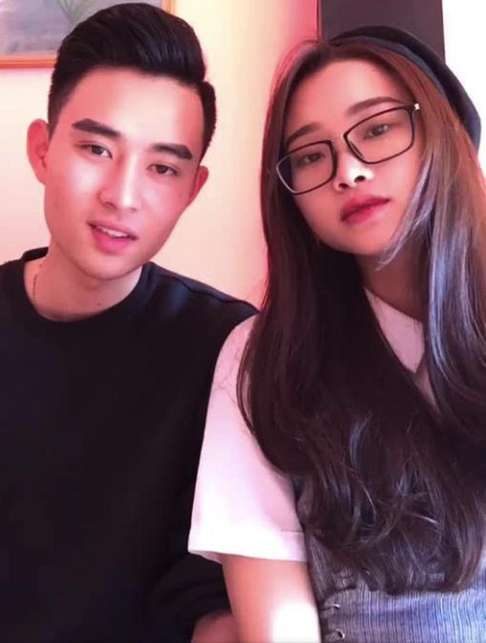 Phan Ánh Ngọc hiện đang sở hữu 1,7 triệu người theo dõi, 22,4 triệu lượt thả tim. Còn chàng là Chiến Đỗ, với 2,7 triệu người theo dõi trên Tik Tok, hơn 43 triệu thả tim
