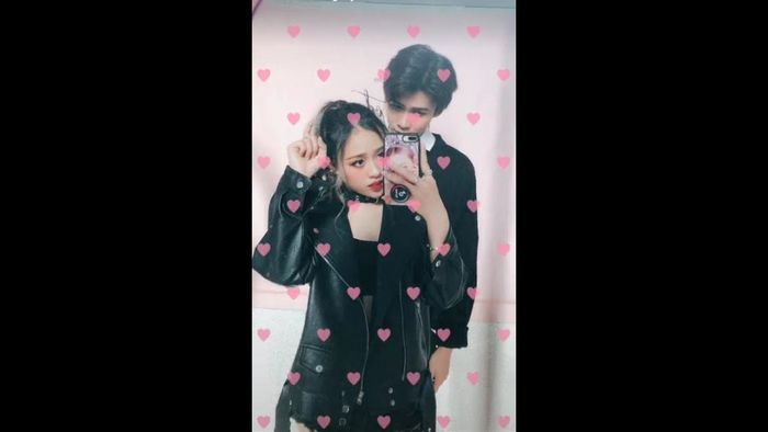 Còn về phía Dương Duy, cậu bạn này sở hữu chiều cao lý tưởng 1m78 và gương mặt điển trai chuẩn soái ca.