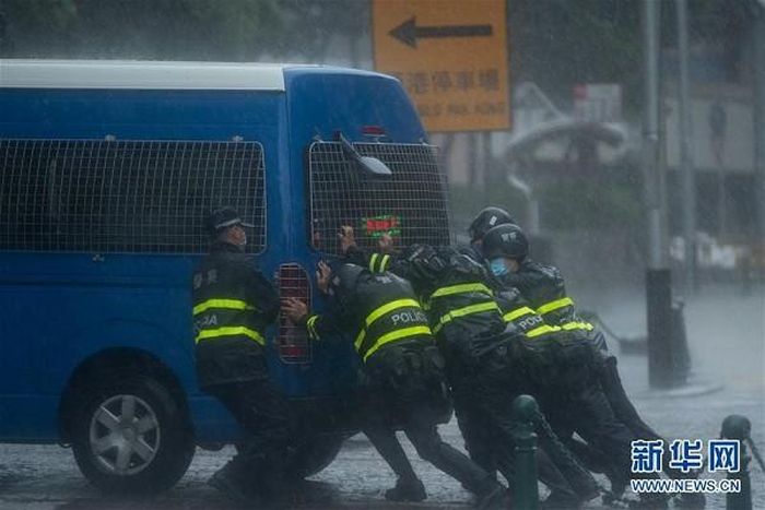 Tỉnh Quảng Đông đã nâng mức ứng phó với bão từ cấp 4 lên cấp 2, mức cao thứ hai trong thang 4 cấp tại Trung Quốc. Ảnh: Tân Hoa Xã.
