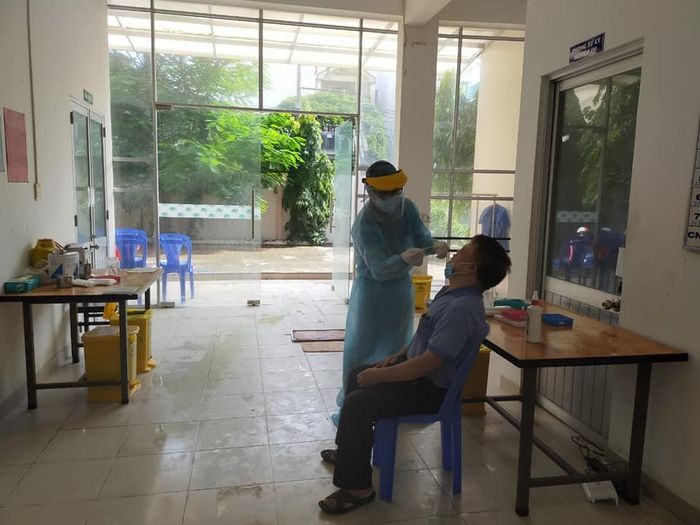 Tăng cường phòng dịch trong cộng đồng (ảnh: HCDC)