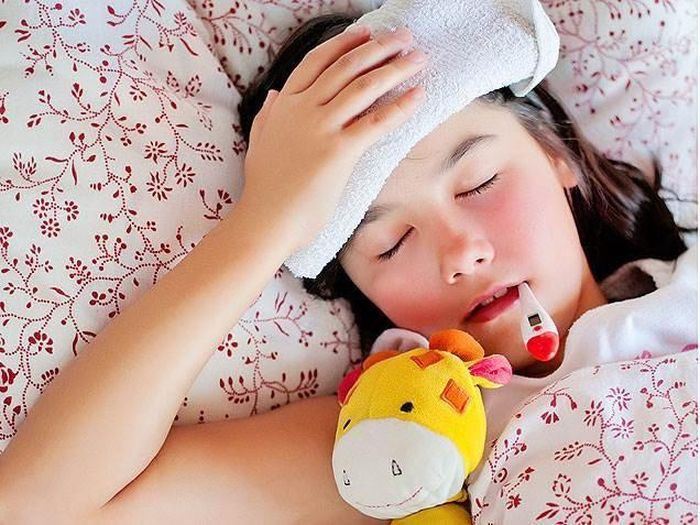 Khi bị viêm ruột thừa sẽ khiến con người có cảm giác đau đớn cục bộ hoặc toàn thân và biểu hiện ra bên ngoài như sốt, run, cảm giác bị ớn lạnh,... - Ảnh Internet