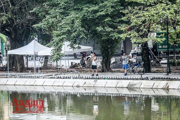 Một góc kè khoác "áo mới" bên hồ Gươm