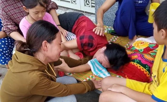 Chị Chung từng nằm khóc trước nhà ông Đ. nhiều lần để đòi lại tiền. Ảnh: Đ.L
