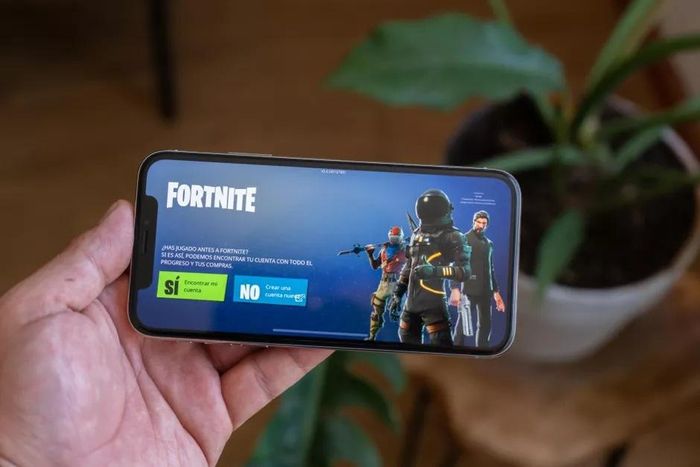  Mâu thuẫn với Epic Games khiến cho thời điểm Apple đạt cột mốc 2.000 tỷ USD càng đặc biệt. Ảnh: Cnet. 