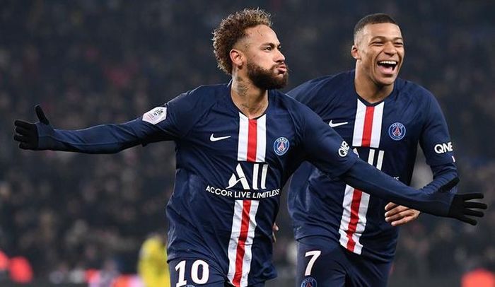  Với PSG, số bàn thắng của Neymar và Mbappe cộng lại không thể bằng Lewandowski. Bộ đôi này có 49 bàn trên mọi sân chơi. 