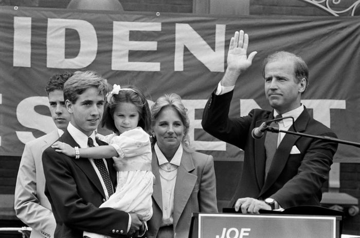 Ông Biden cùng gia đình trong cuộc vận động tranh cử năm 1987. 