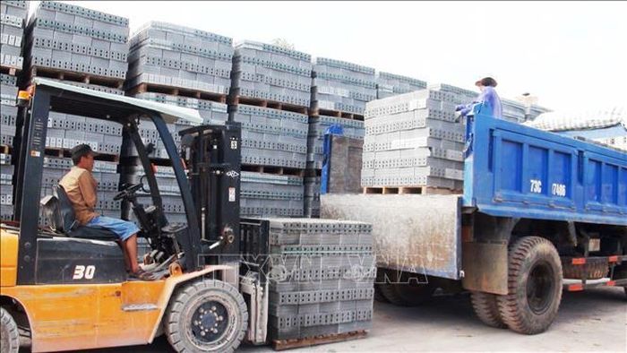 Gạch không nung có cường độ chịu lực tốt (trên 5MPa), khả năng chống thấm, cách âm cách nhiệt tốt và phù hợp với mọi loại công trình. Ảnh minh họa: Võ Dung/TTXVN